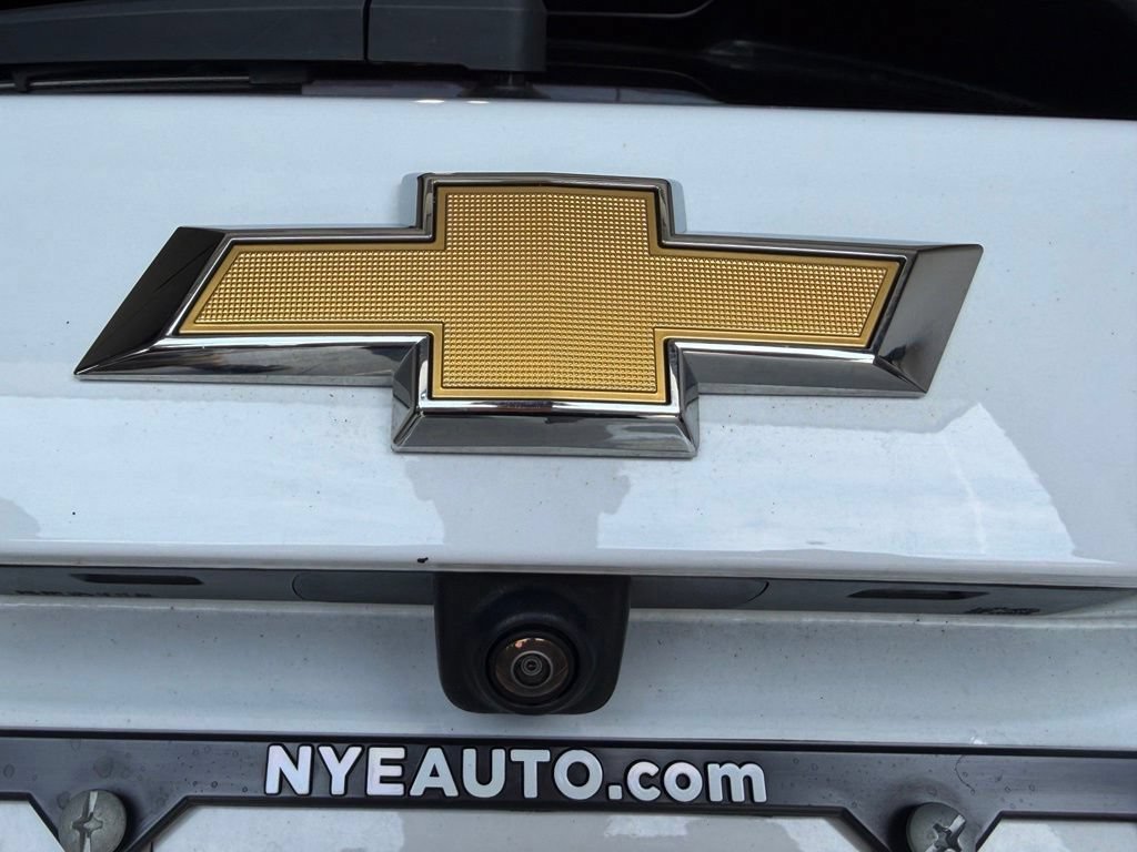 Used 2025 Summit White Chevrolet 2LT image 50