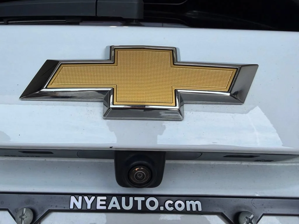 Used 2025 Summit White Chevrolet 2LT image 50