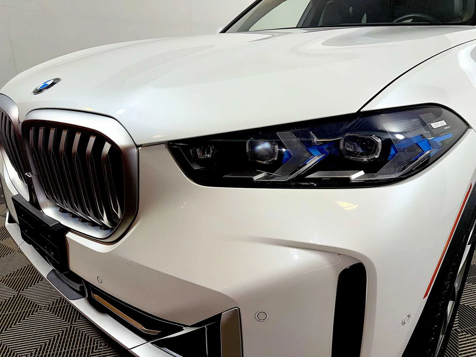 Certified Used 2024 Mineral White Metallic BMW xDrive40i image 26