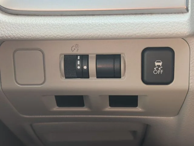 Used 2018 White Subaru 2.5i image 18