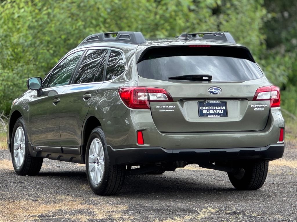 Used 2017 Wilderness Green Metallic Subaru 2.5i Premium image 4