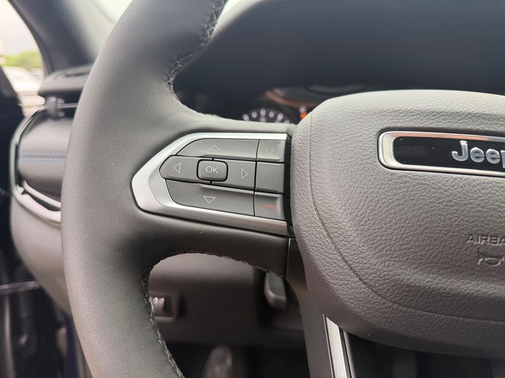 New 2026 Fathom Blue Pearl-Coat Exterior Paint Jeep Latitude image 24