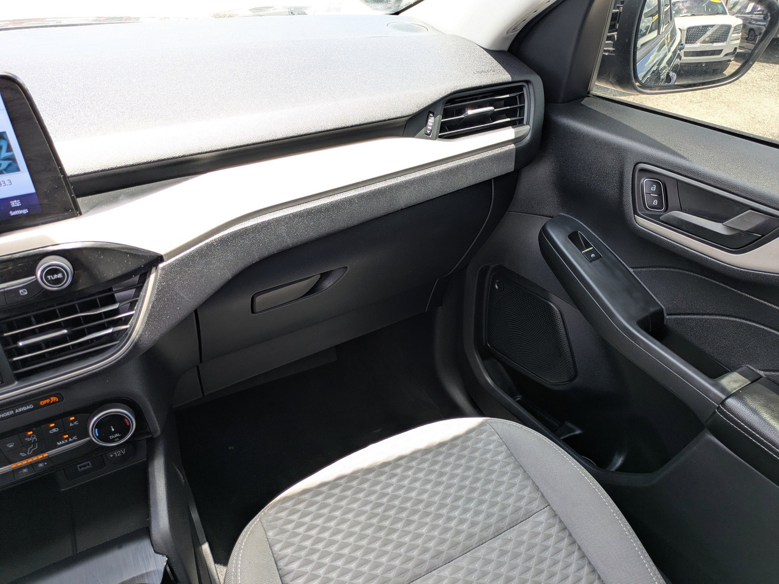 Used 2022  Ford SE image 16