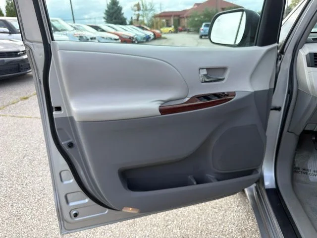 Used 2011 Silver Toyota XLE image 19