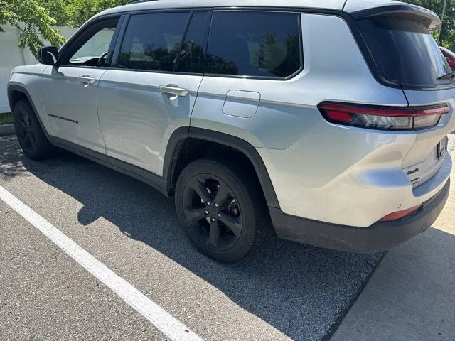 Used 2024 Silver Jeep Altitude image 3