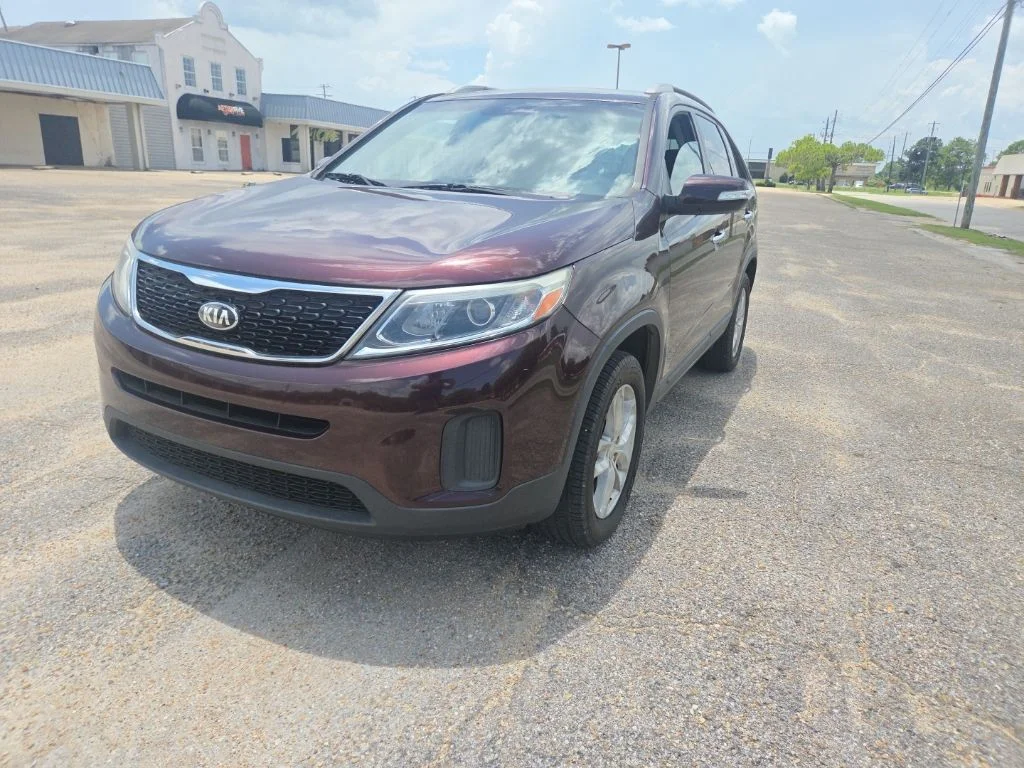 Used 2015 Red Kia LX image 3