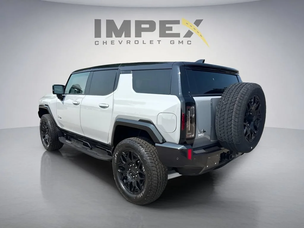 Used 2025 Meteorite Metallic (Grey) GMC 2X image 3