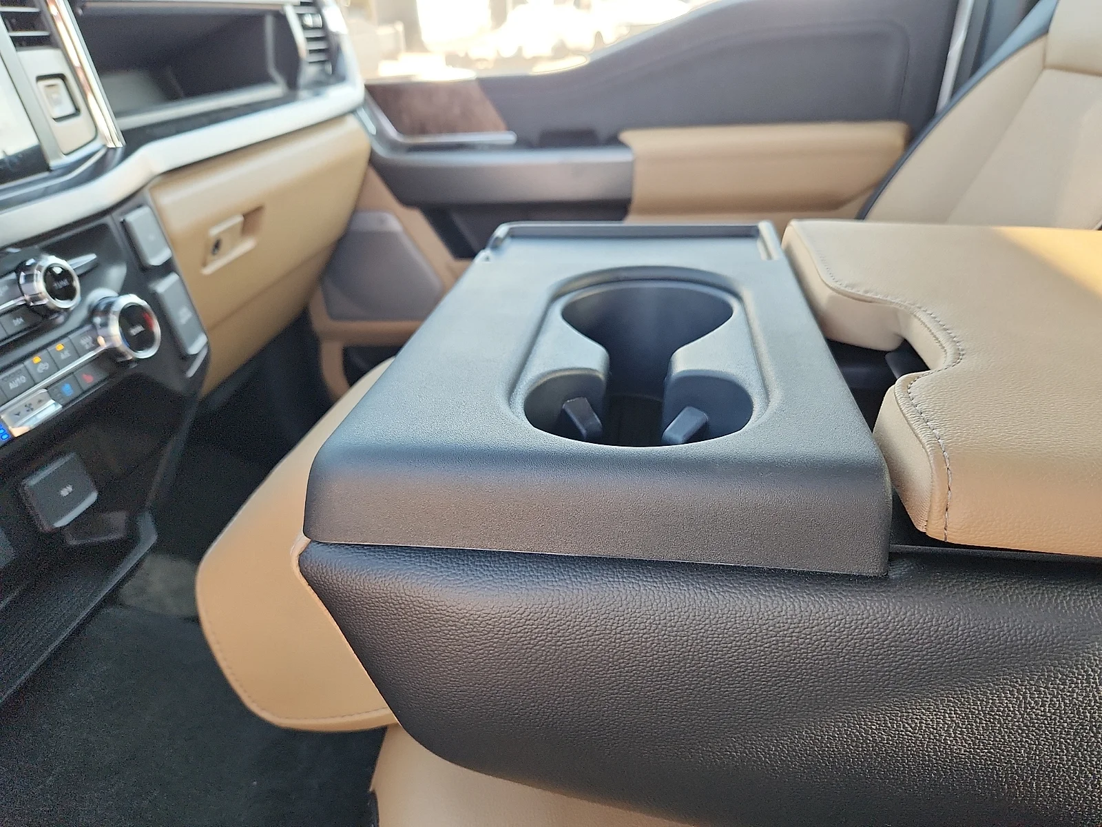 New 2026 Oxford White Ford Lariat image 25