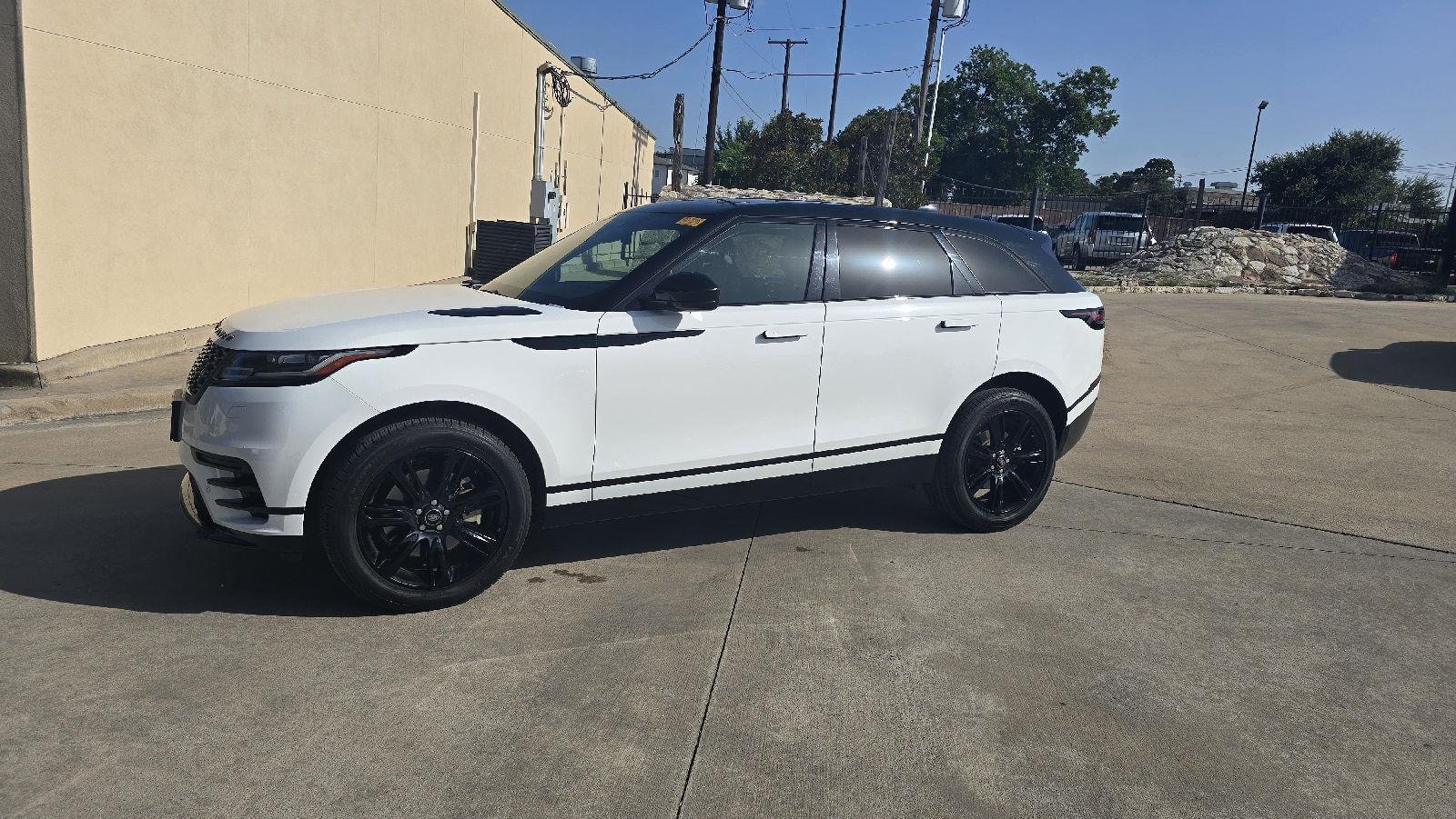 2023 Land Rover Range Rover Velar R-Dynamic S's photo