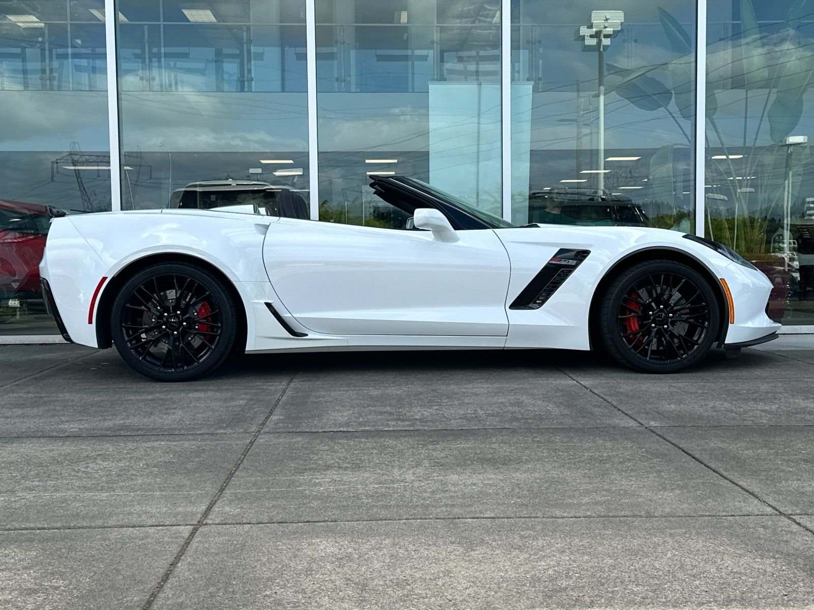 Used 2016 Arctic White Chevrolet Z06 image 2