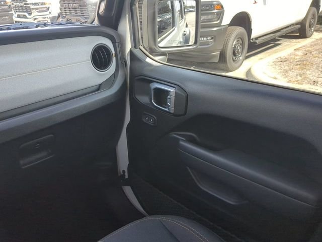 Used 2025 White Jeep Sport S image 18