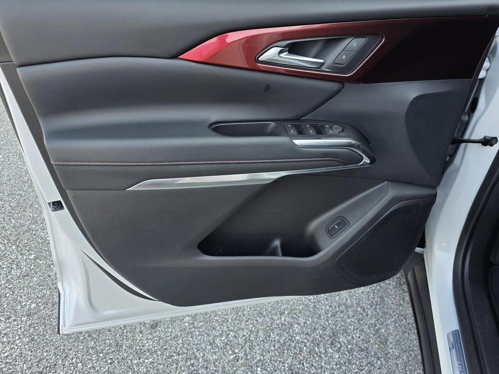 Used 2025 Pearl Chevrolet Z71 image 39