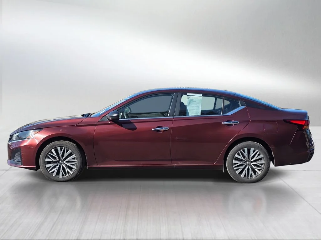 Used 2024 Garnet Pearl Metallic Nissan 2.5 SV image 2