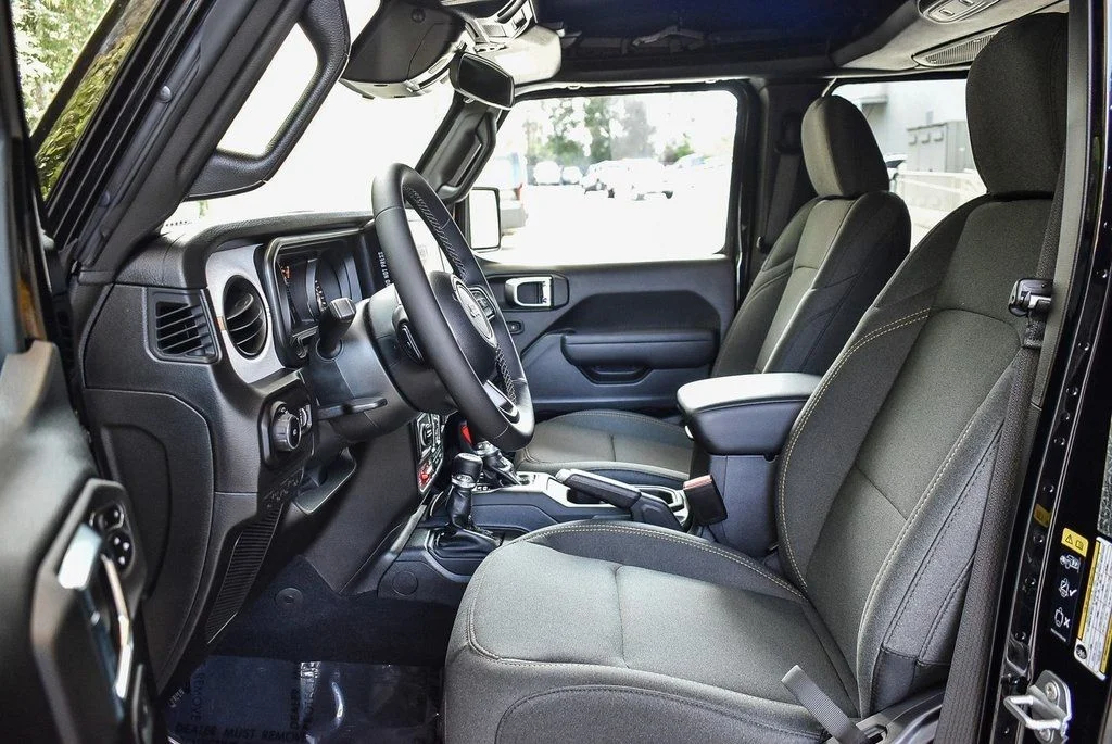 2025 Jeep Wrangler 4-Door Willys - Photo 16