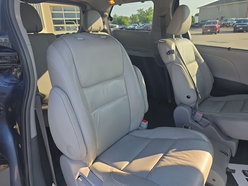 Used 2015 Blue Toyota XLE image 20