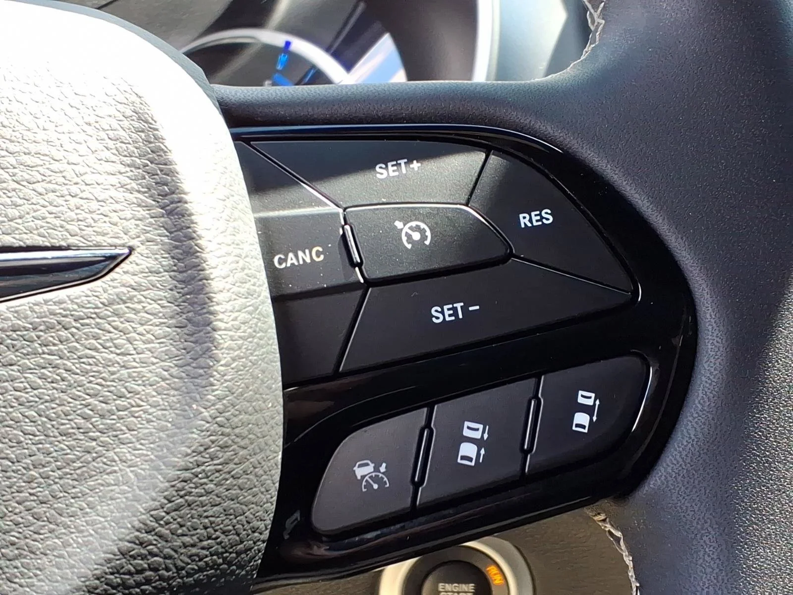 Used 2022 Brilliant Black Crystal Pearlcoat Chrysler Hybrid Touring L image 25