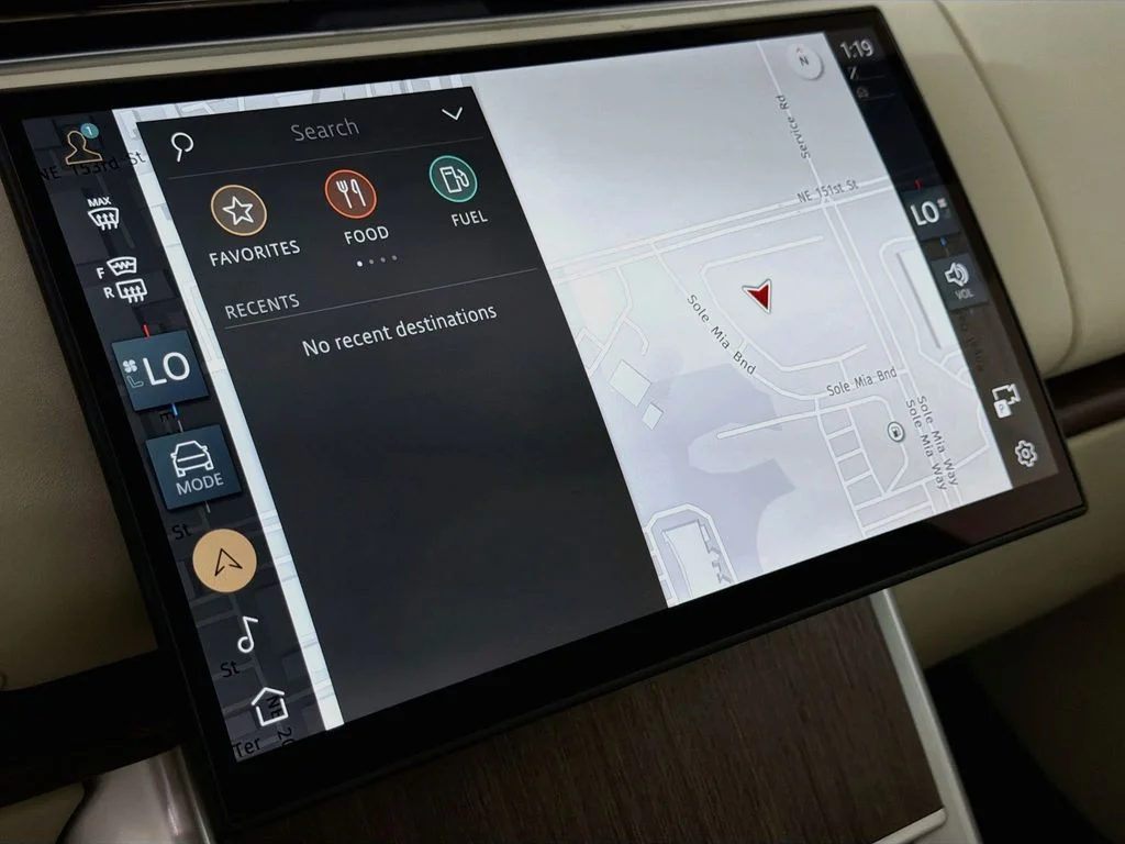 New 2026 Fuji White Land Rover SE image 13