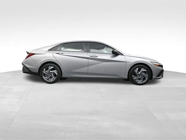 Used 2025 Silver Hyundai SEL Sport image 37