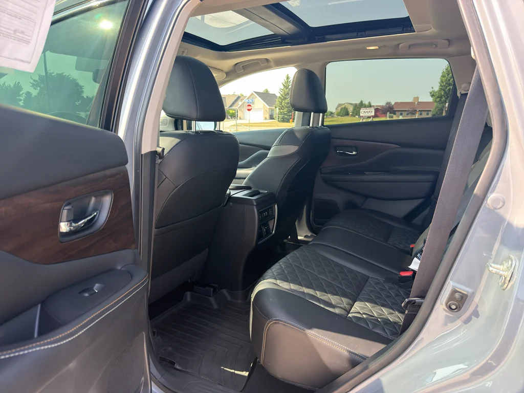 Used 2021 Boulder Gray Pearl Nissan Platinum image 10