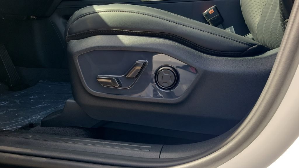 New 2027 Glacial White Pearl Kia X-Line EX image 16
