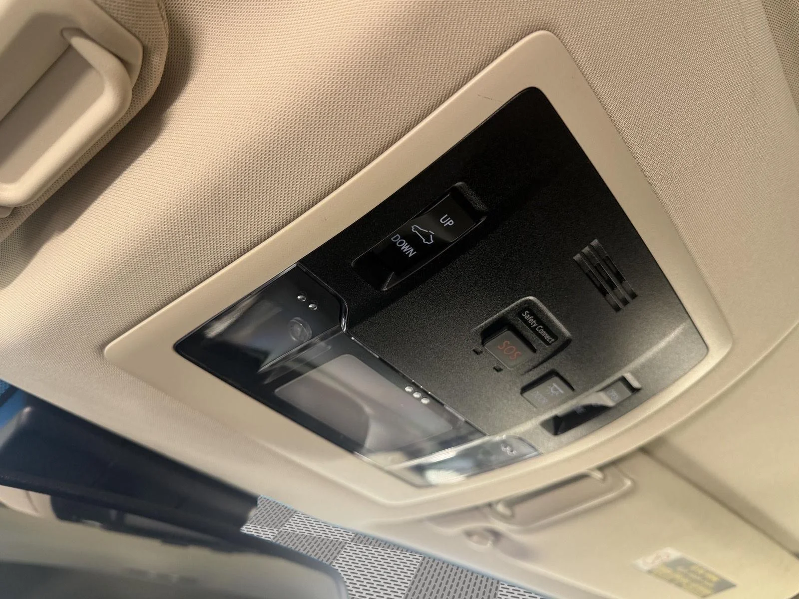 Used 2019 Silver Lining Metallic Lexus 300 image 18