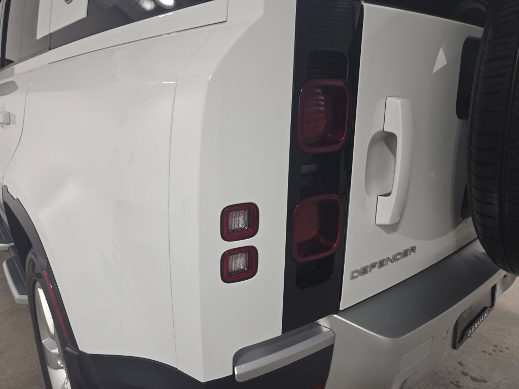 Used 2023  Land Rover S image 21