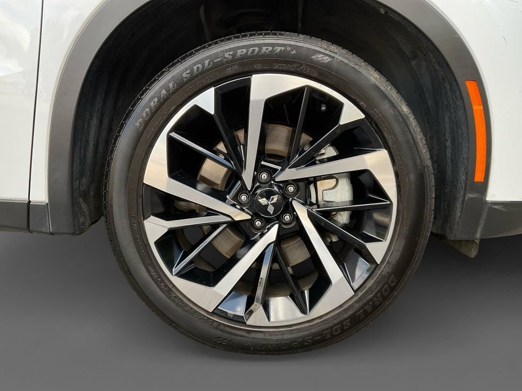 Used 2023 White Mitsubishi SE Special Edition image 16
