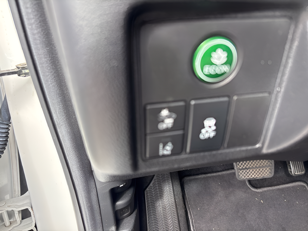 Used 2022 White Honda EX image 27