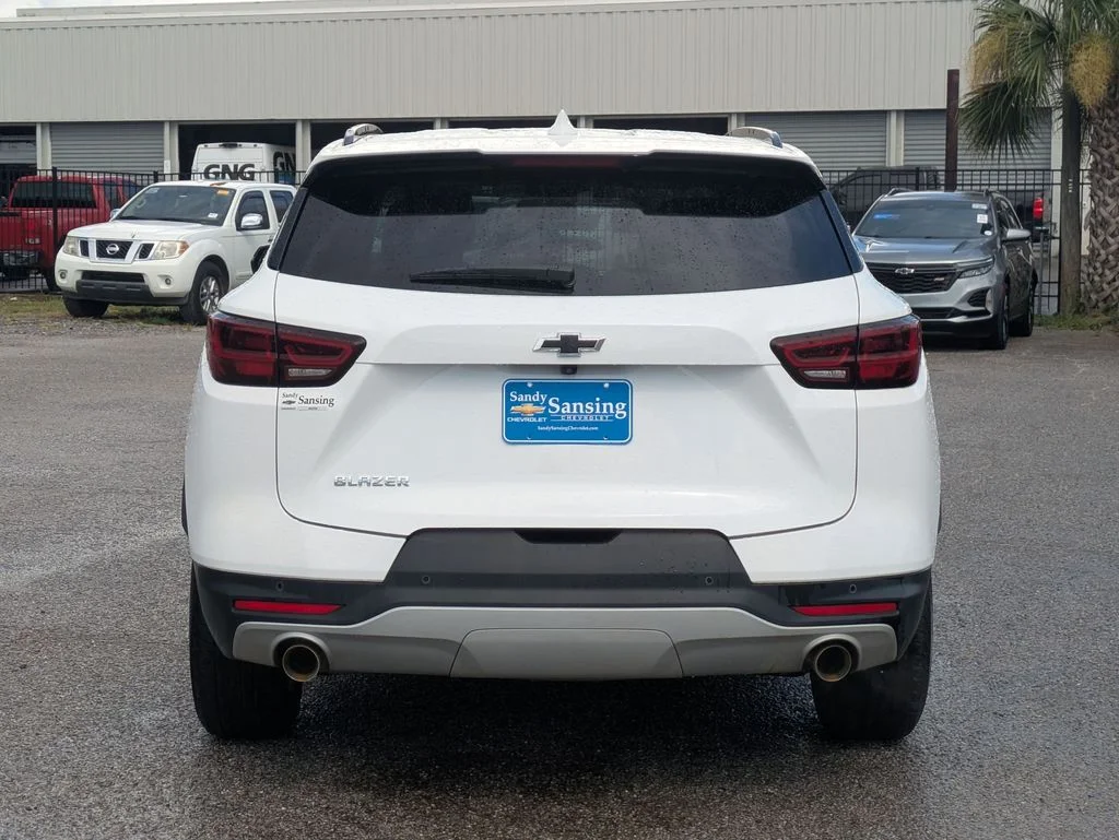 Used 2024 White Chevrolet LT image 4