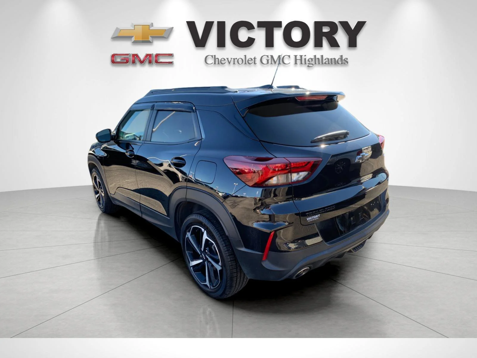 Used 2023 MOSAIC BLACK METALLIC Chevrolet RS image 5