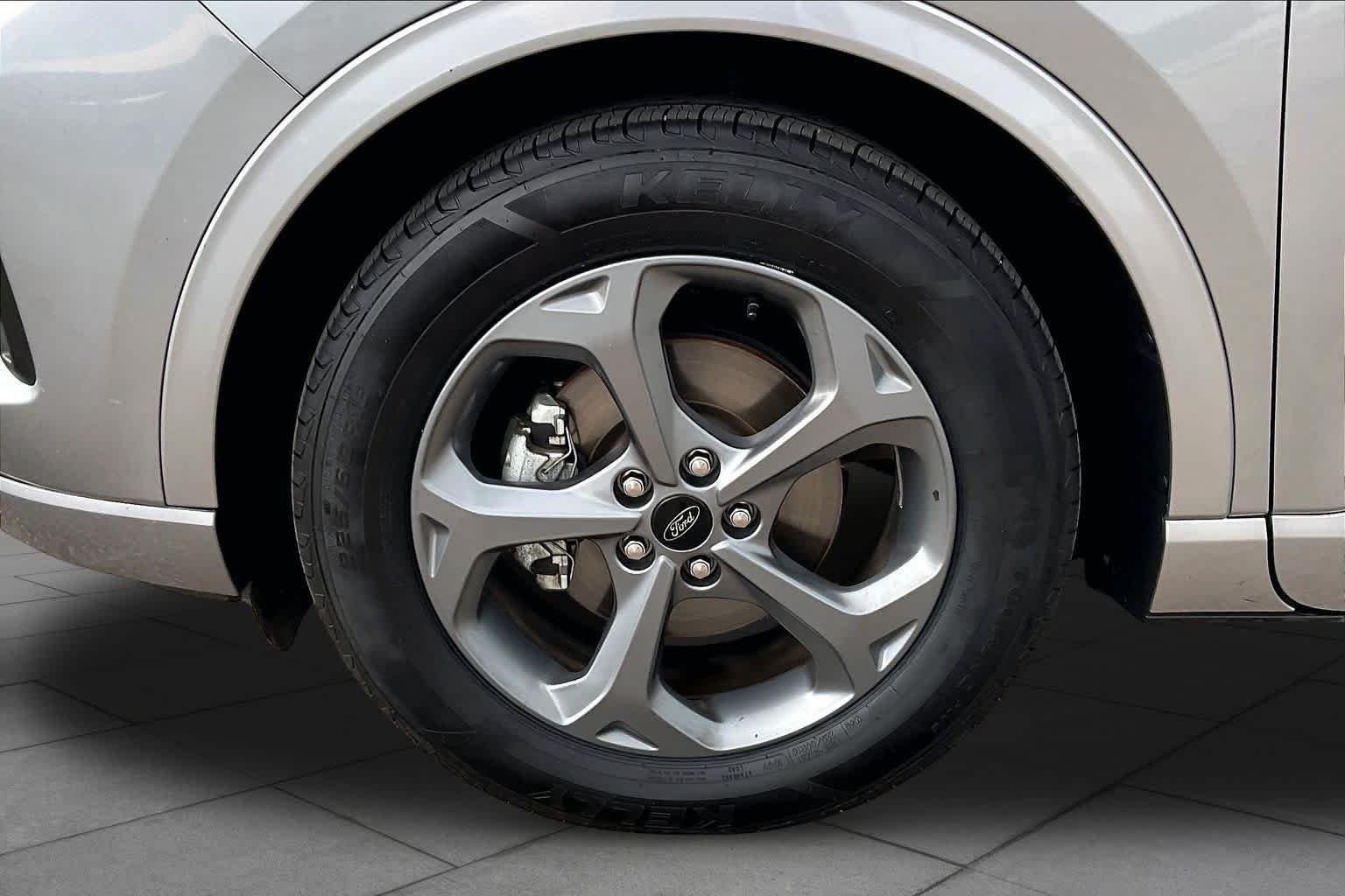 Used 2024 Iconic Silver Metallic Ford ST-Line image 11