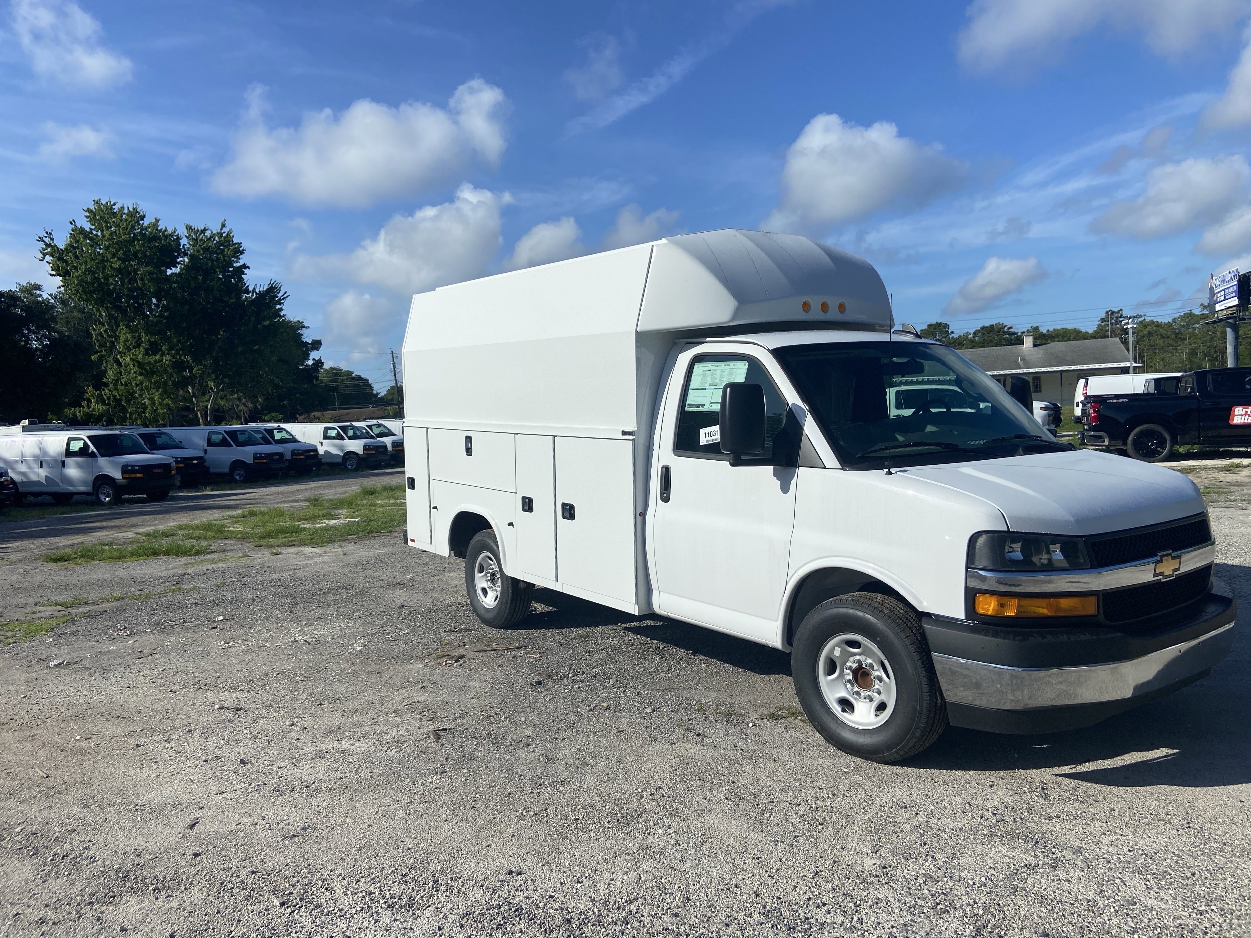 New 2026 Summit White Chevrolet 1WT image 8