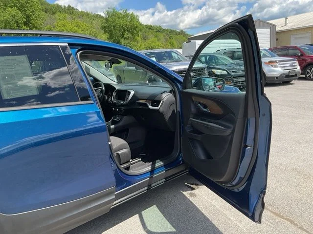 Used 2019 Blue Emerald Metallic GMC  image 38
