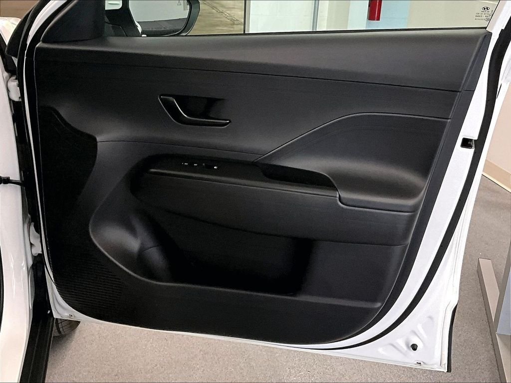 Used 2025 Atlas White Hyundai SEL image 12
