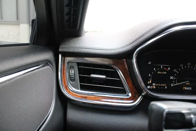 Used 2017 Black Lincoln Select image 7