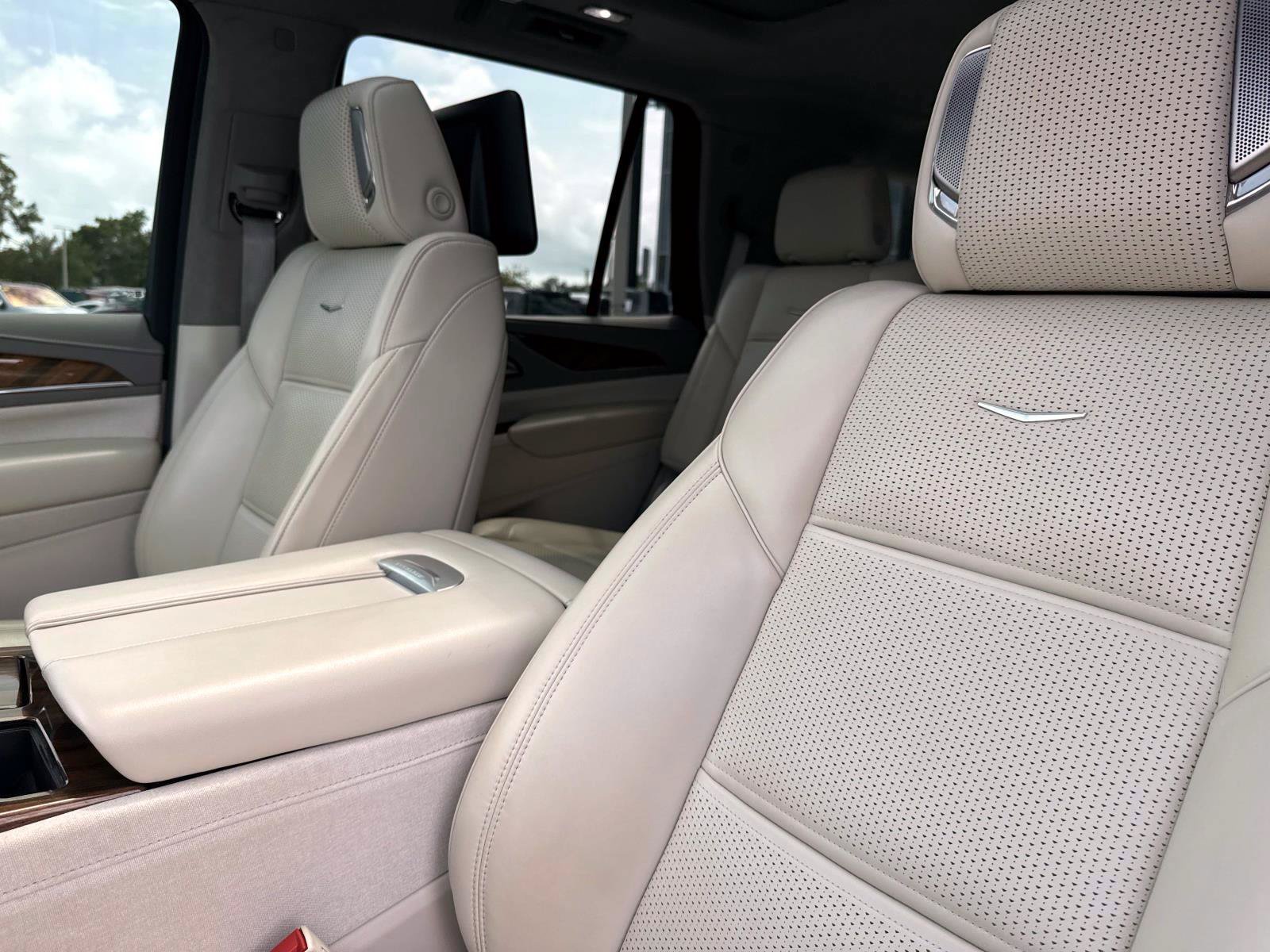 Used 2024 Crystal White Tricoat CADILLAC Sport Platinum image 23