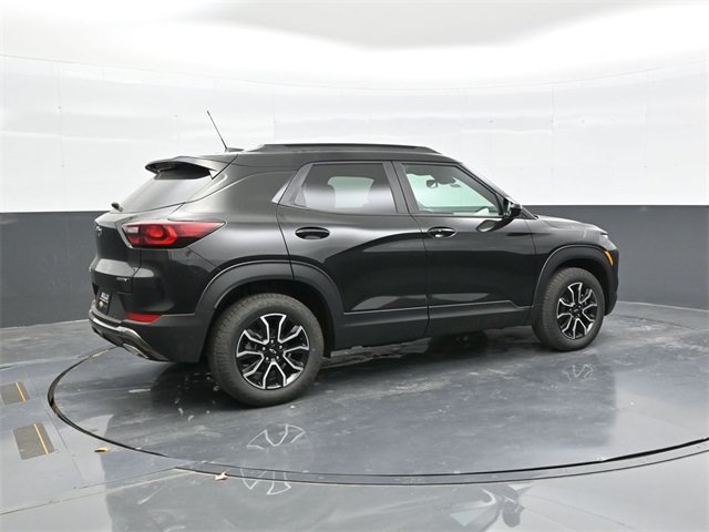 New 2026 Mosaic Black Metallic Chevrolet ACTIV image 7
