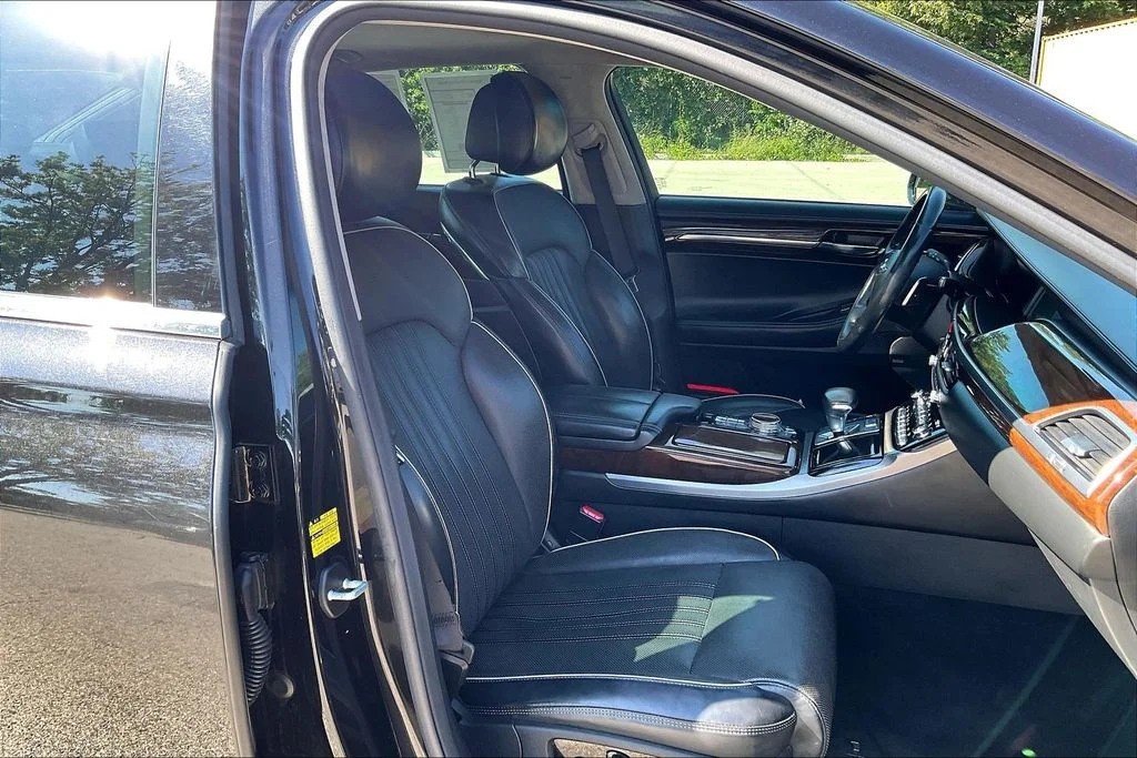 Used 2018 Black Genesis 3.3T Premium image 7