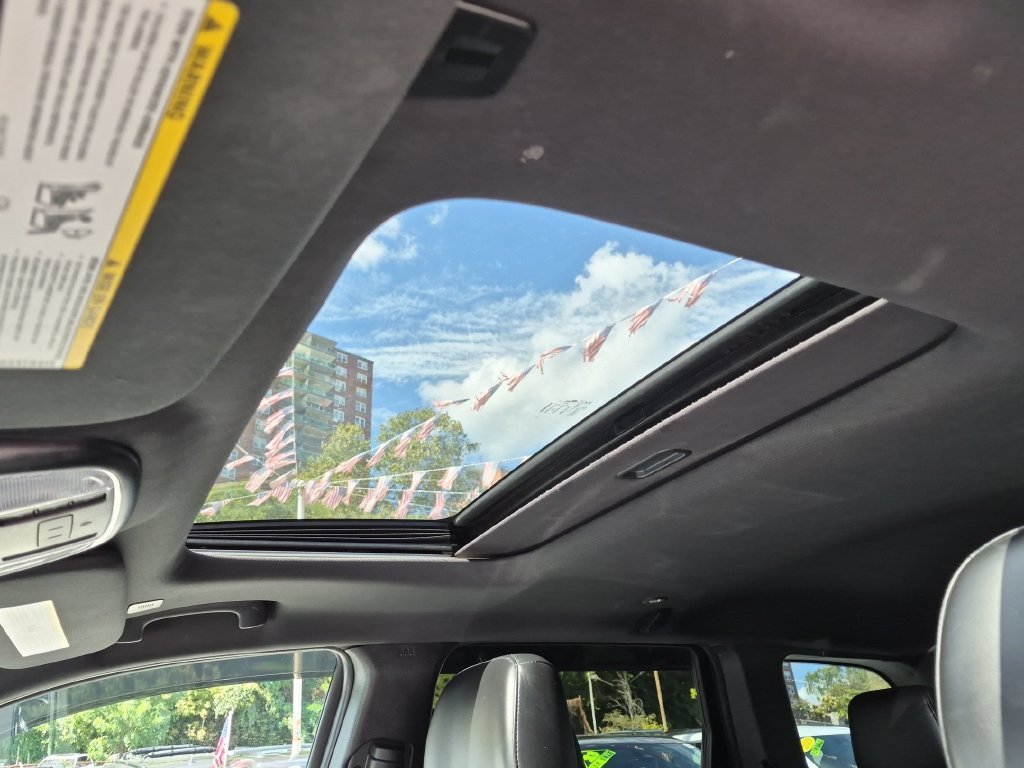 Used 2020 Gray Jeep Limited image 22