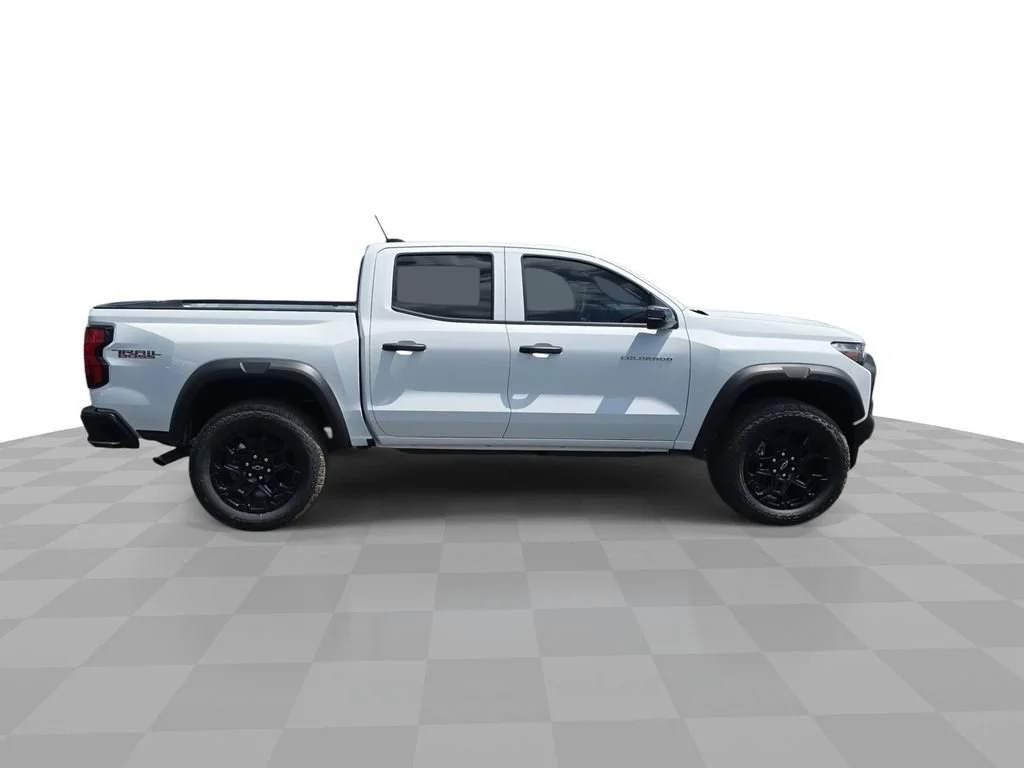 New 2026 Summit White Chevrolet Trail Boss image 9