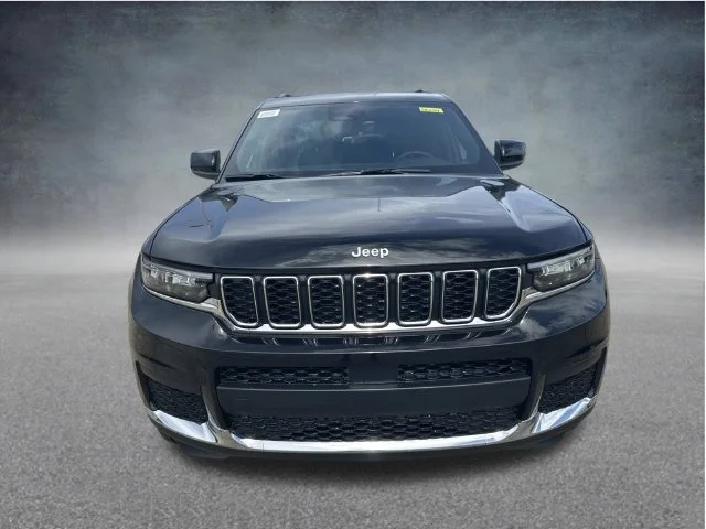 New 2026 Diamond Black Crystal Pearl-Coat Exterior Paint Jeep Laredo X image 2