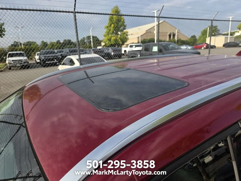 Used 2020 Pearl TOYOTA XLE image 6