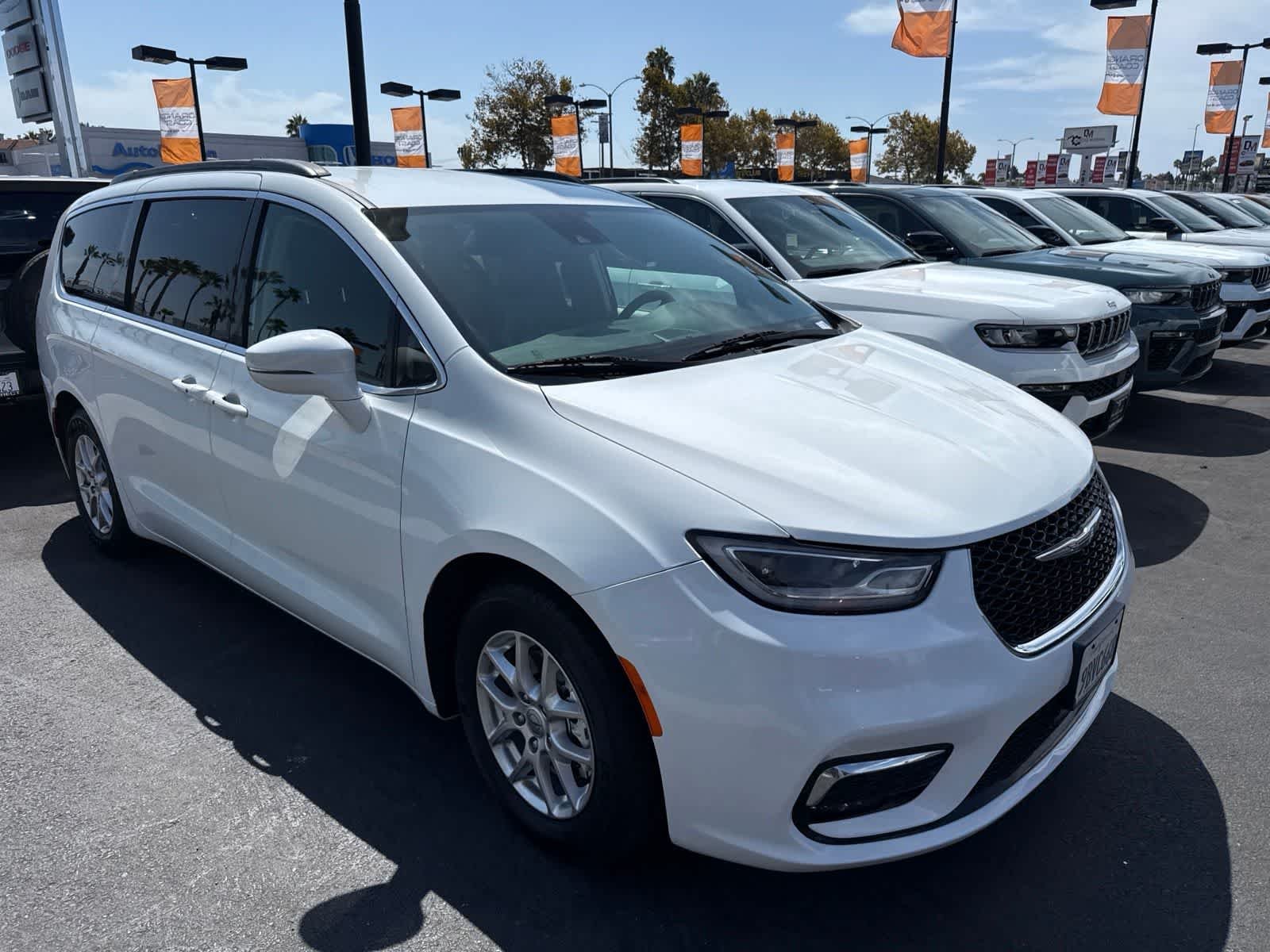 Used 2022 Bright White Clearcoat Chrysler Touring L image 5