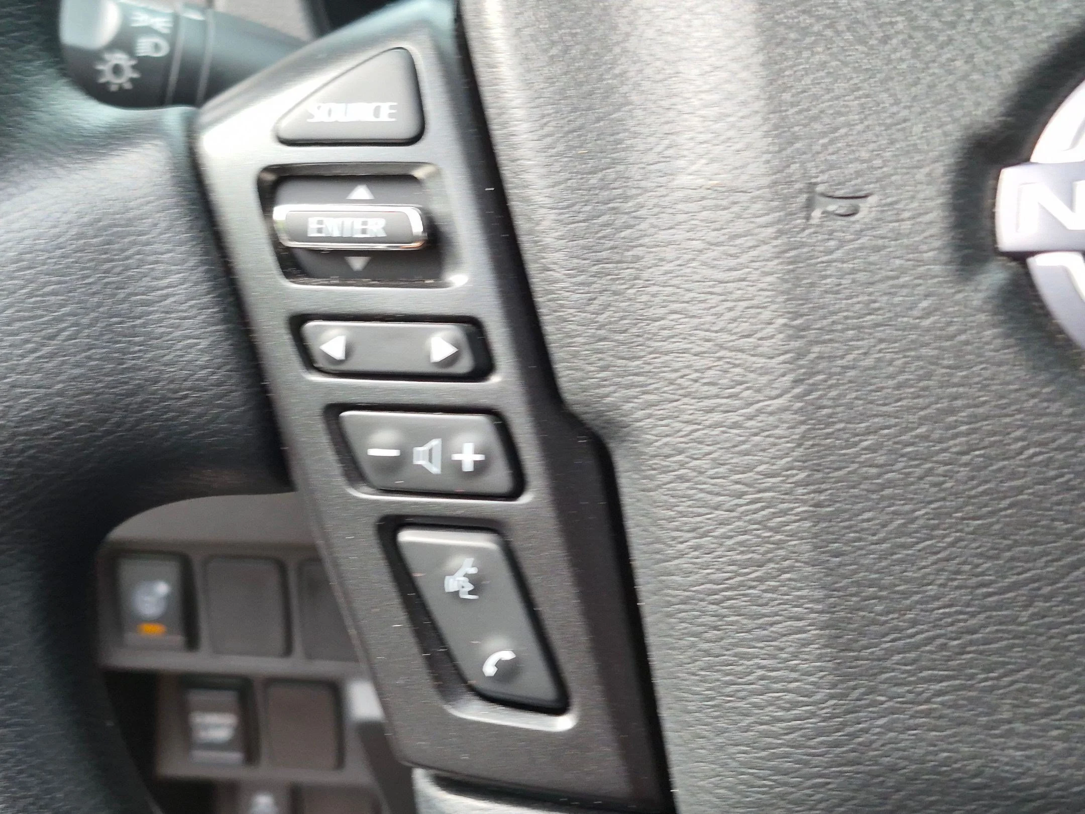 Used 2025 Glacier White Nissan SV image 14