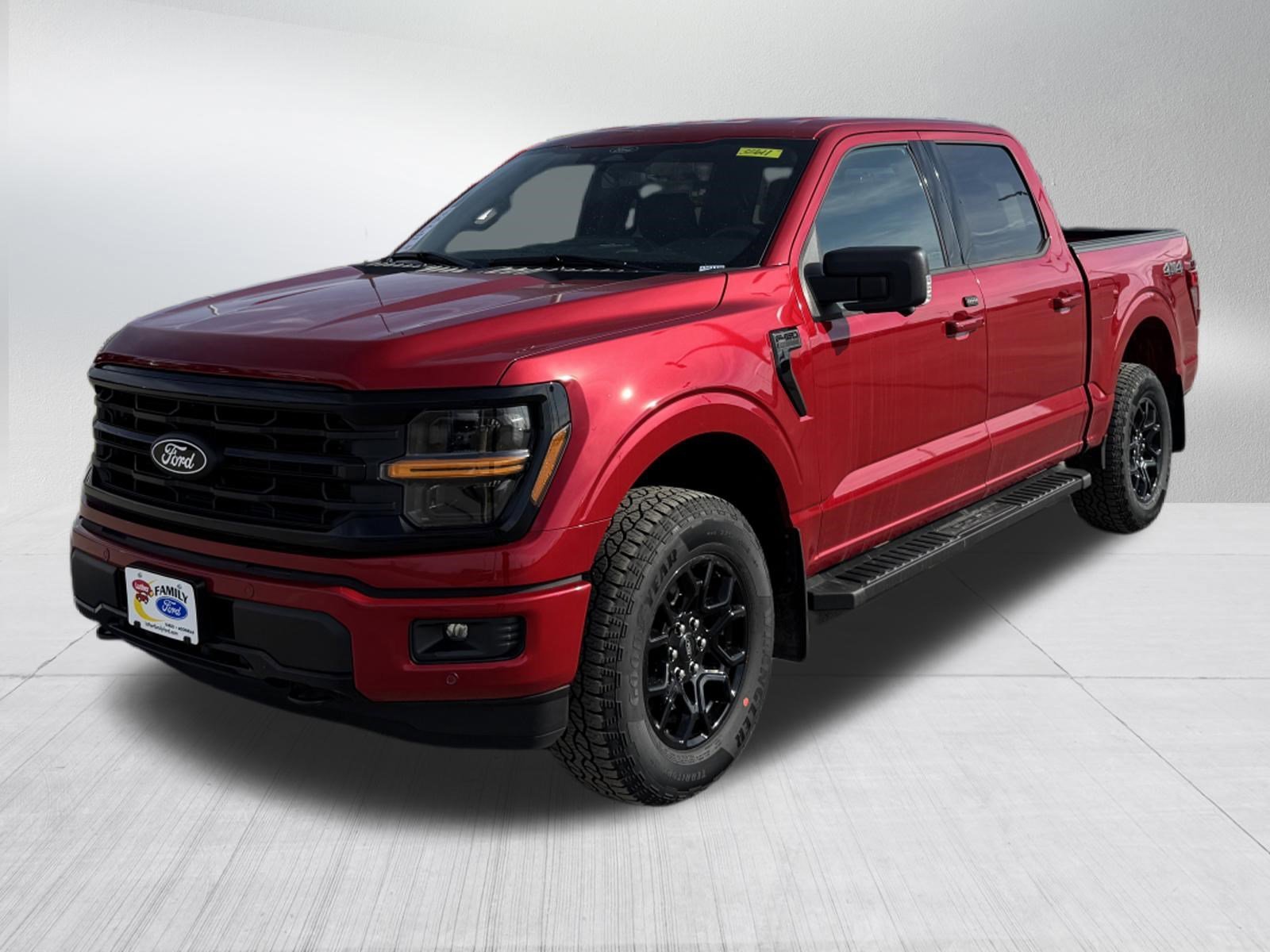 New 2025 Rapid Red Metallic Tinted Clearcoat Ford XLT image 2
