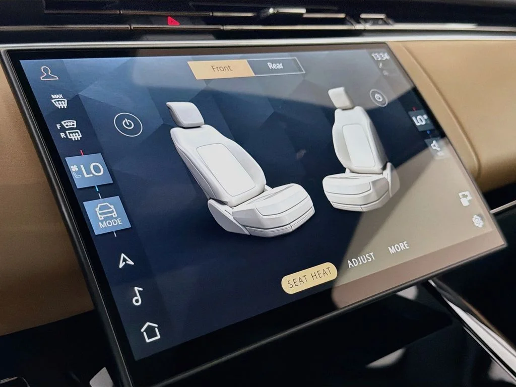 New 2027 Fuji White Land Rover SE image 21