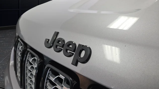 Used 2017 Billet Silver Metallic Jeep Altitude image 39