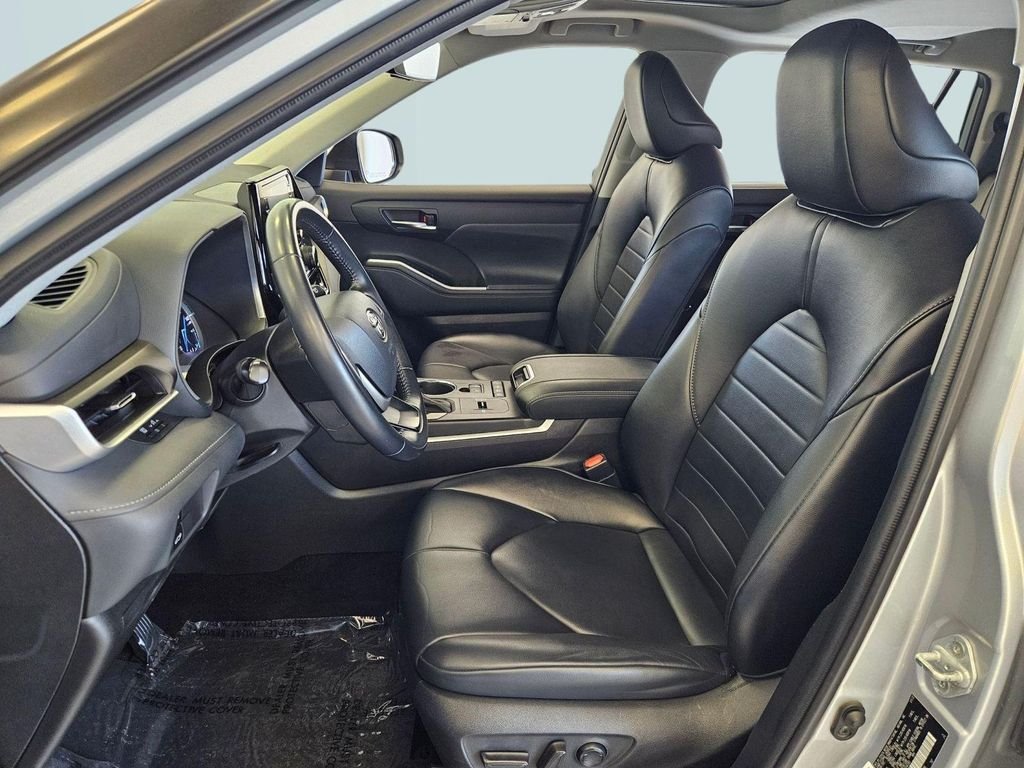 Used 2022 Celestial Silver Metallic Toyota XLE image 22