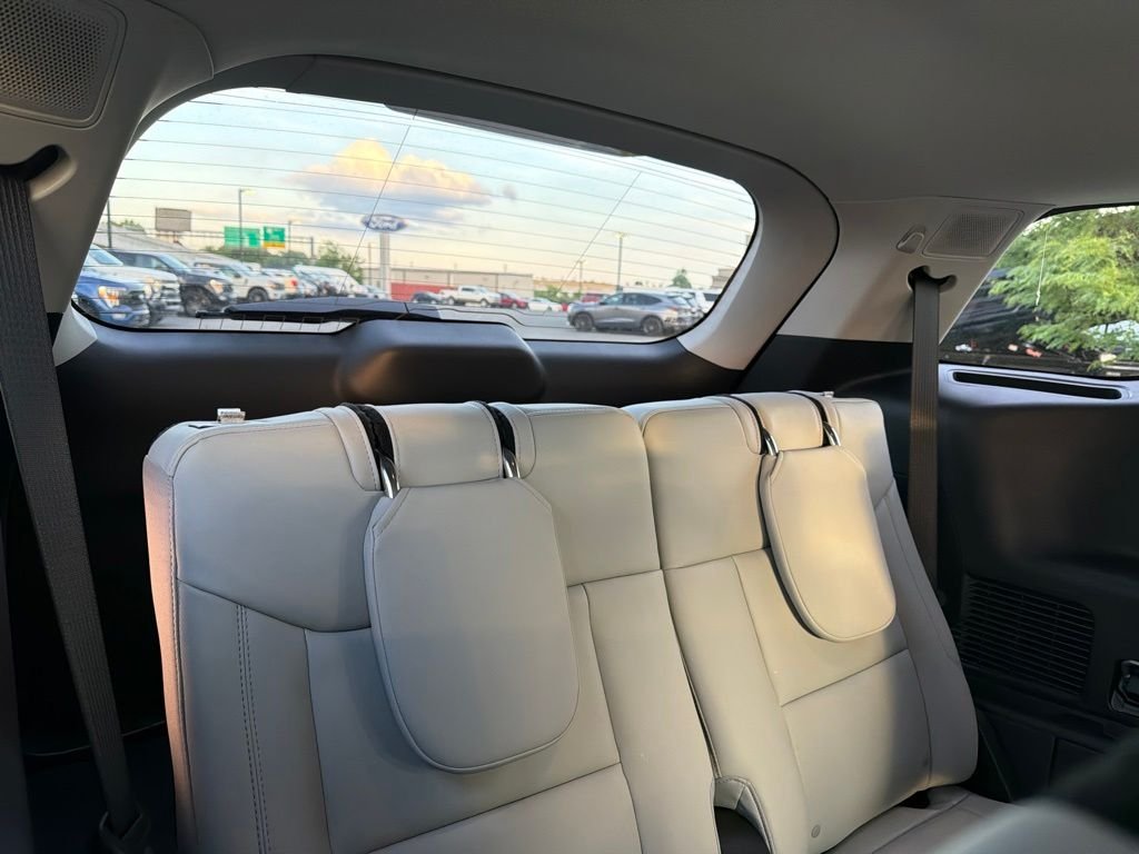 New 2026 Star White Metallic Tri-Coat Ford Platinum™ image 18