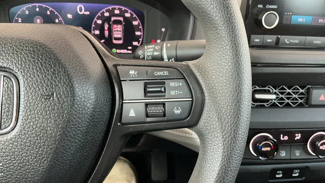 Certified Used 2025 Platinum White Pearl Honda SE image 12